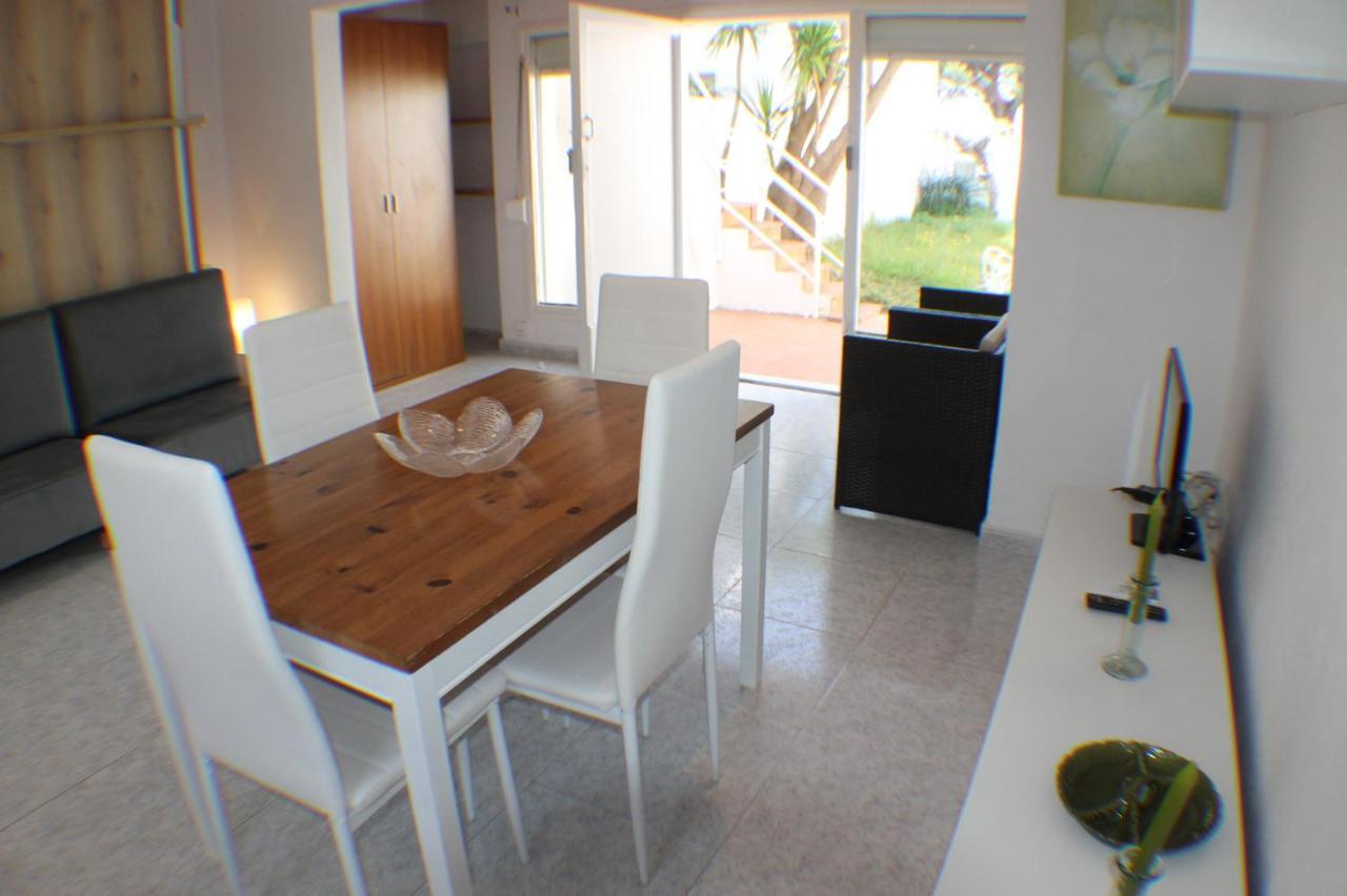 Agi Port De Rosas Apartman Kültér fotó