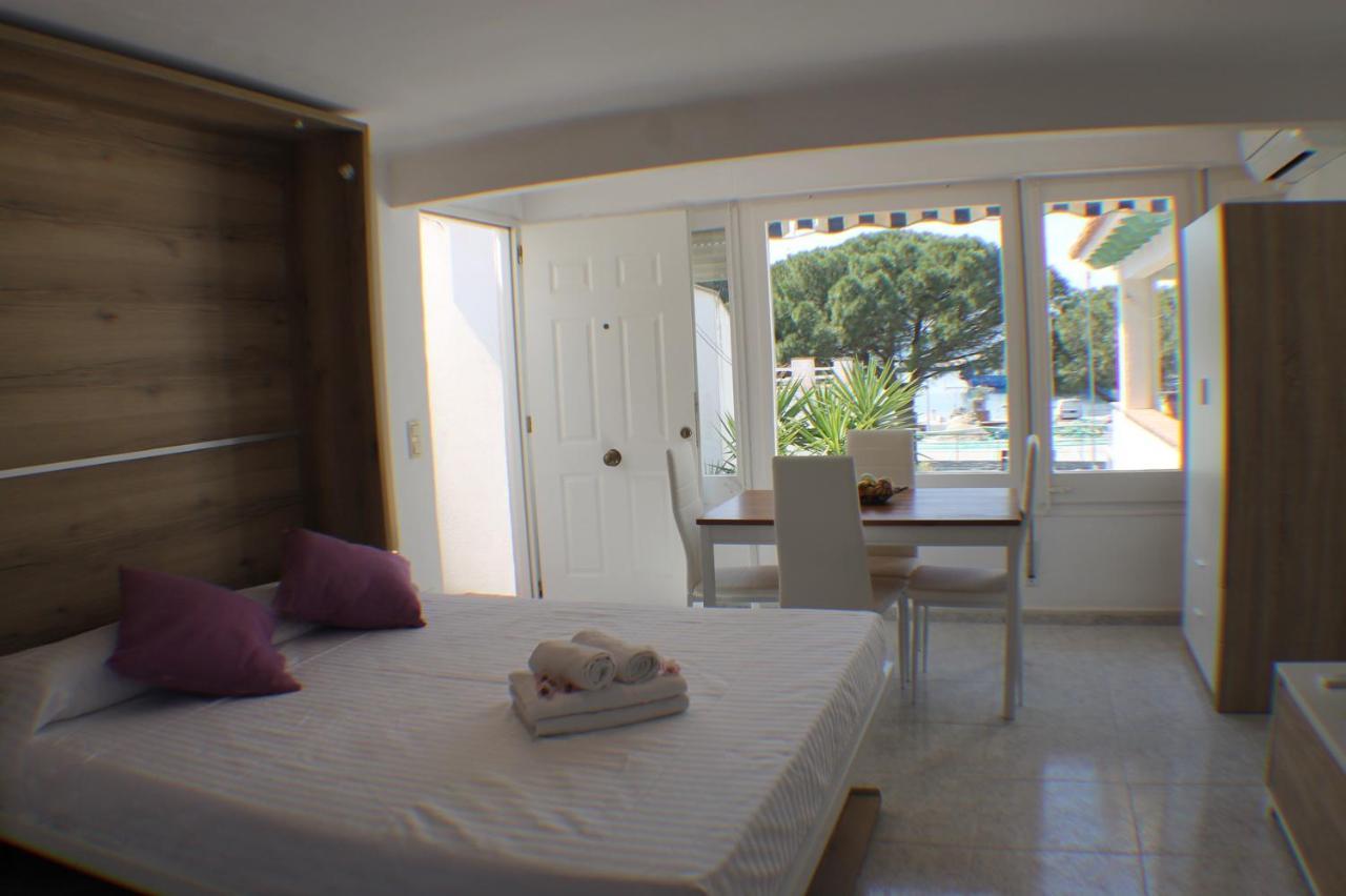 Agi Port De Rosas Apartman Kültér fotó