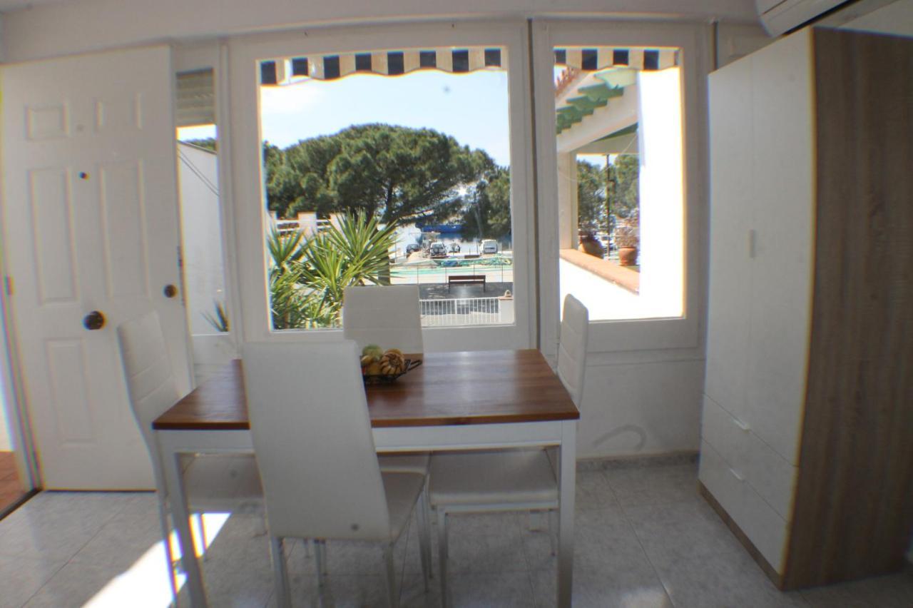 Agi Port De Rosas Apartman Kültér fotó