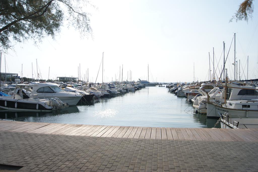 Agi Port De Rosas Apartman Kültér fotó